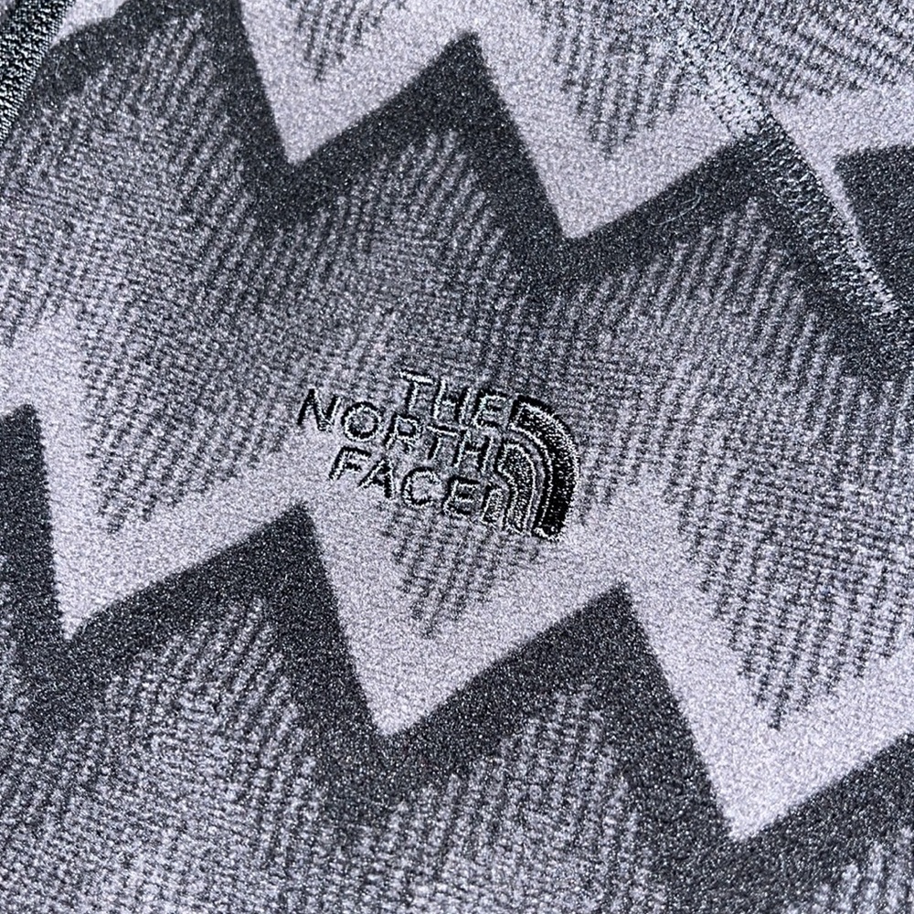 North Face Drawstring Waist Jacket grey and black zigzag print - Picture 2 of 6